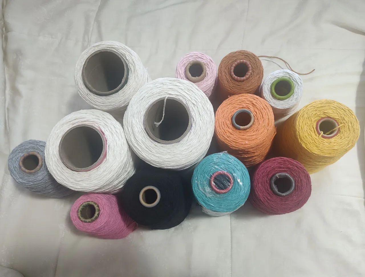 Lote de barbantes para crochê - Foto 2