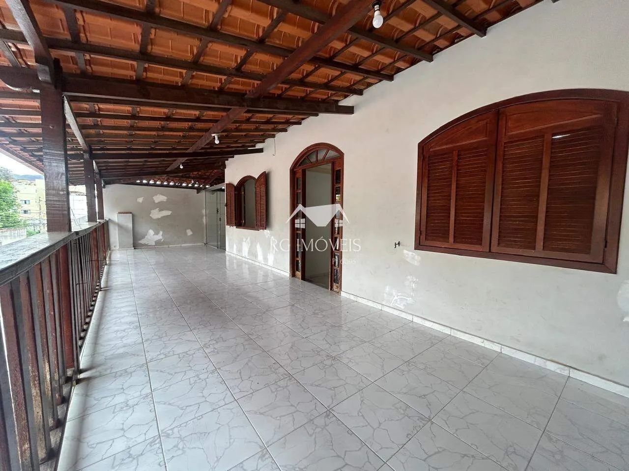 Casa para locação, com 4 quartos e 2 vagas