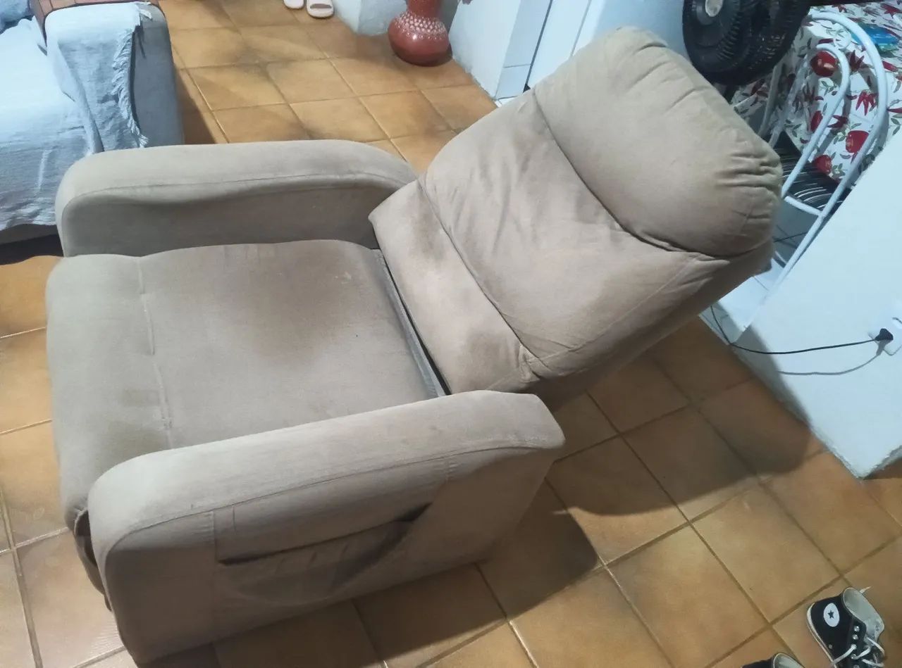Poltrona da mamãe com defeito no encosto  - Foto 3