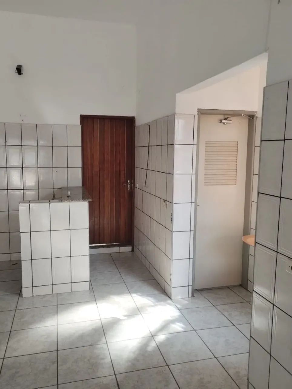 Alugo casa com salão comercial. - Foto 3