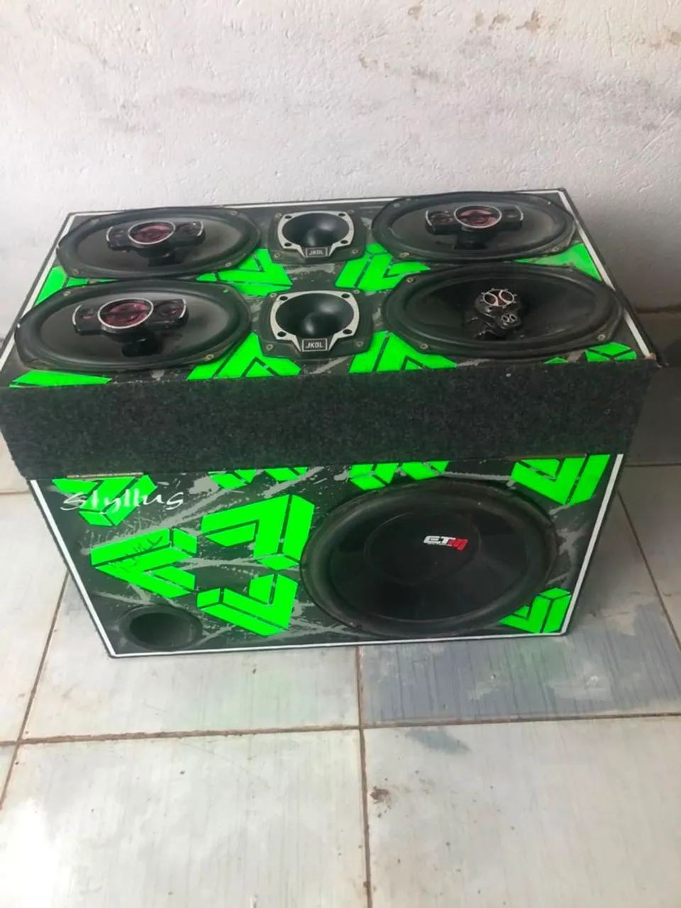 Caixa de som automotiva
