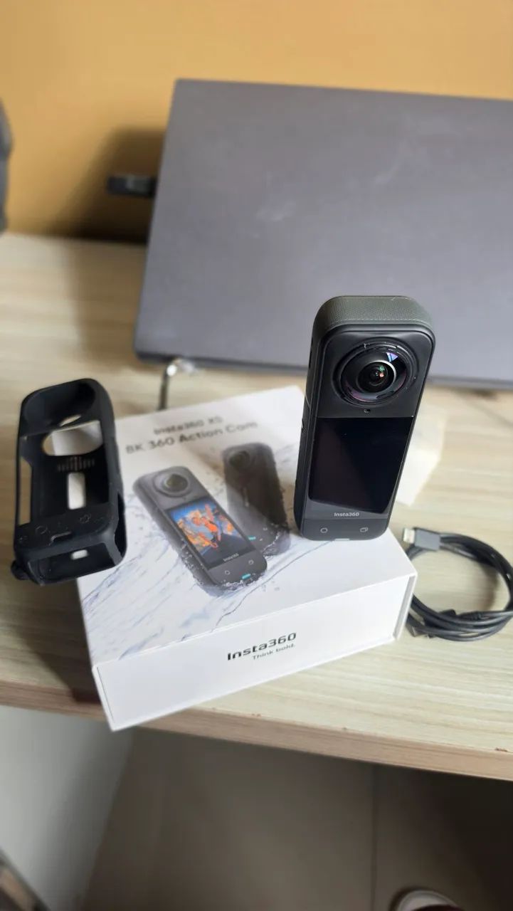 Câmera INSTA 360 X5