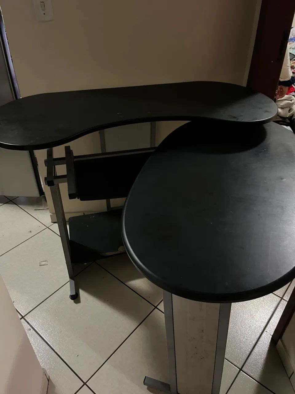 Vendo mesa em L para gamer ou escritório. - Foto 4
