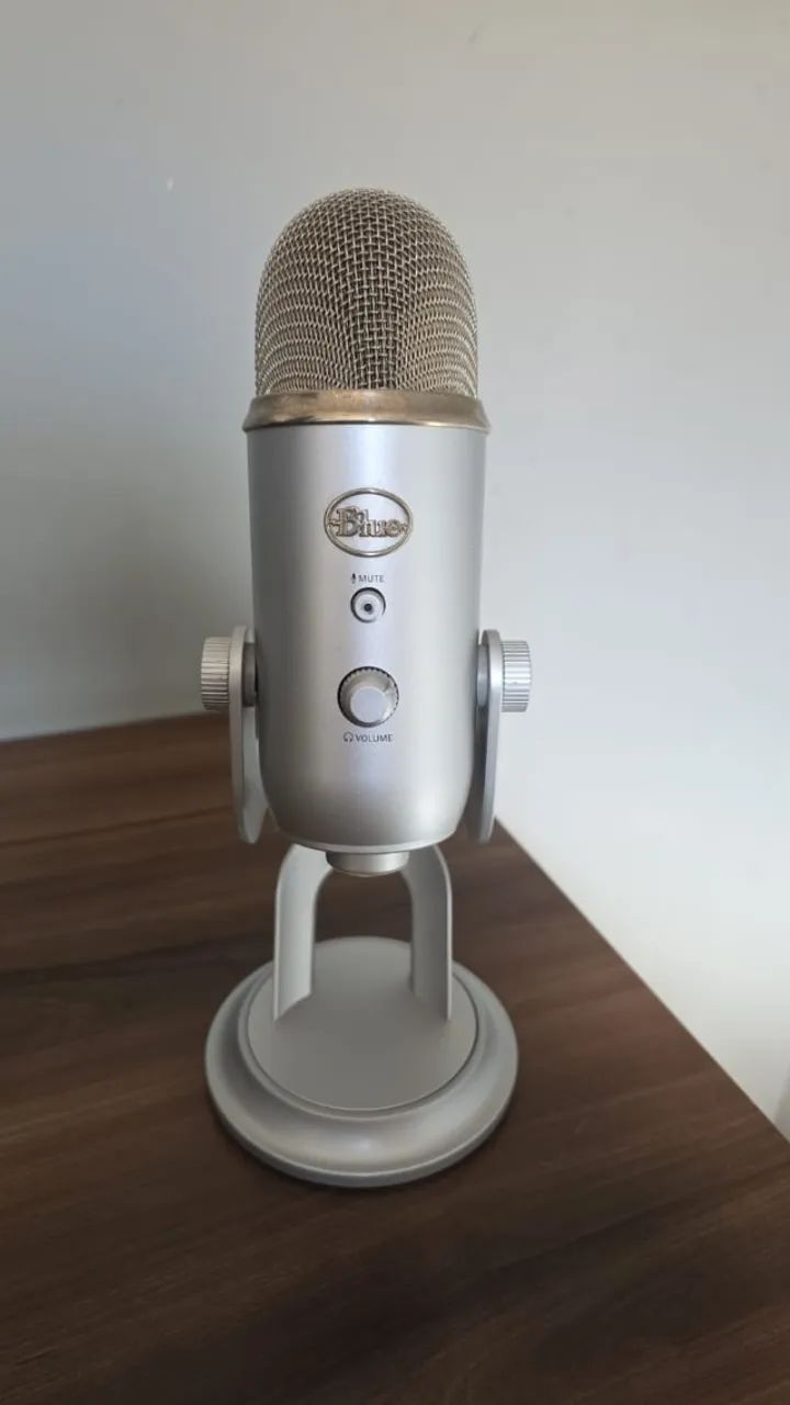 Microfone Usb Yeti Azul Para Gravação E Streaming No Pc E (Usado)
