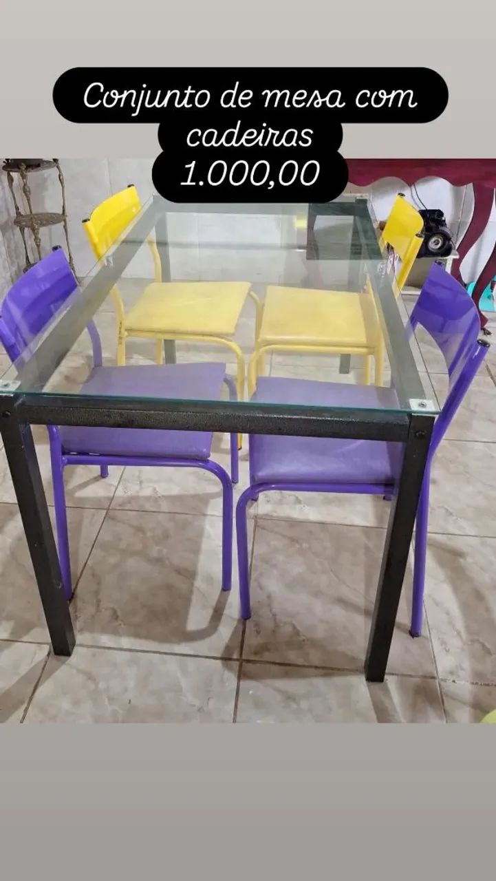 Conjunto de mesa com 4 cadeiras