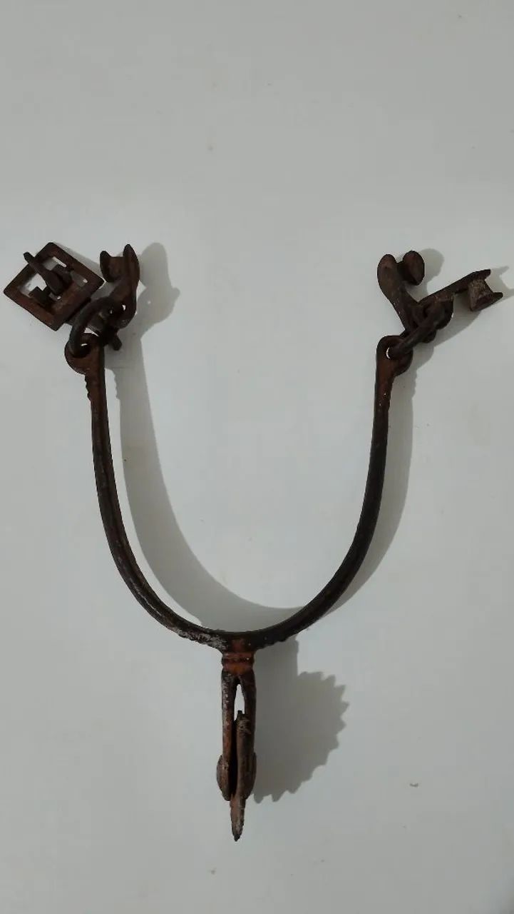 Espora de ferro antiga 