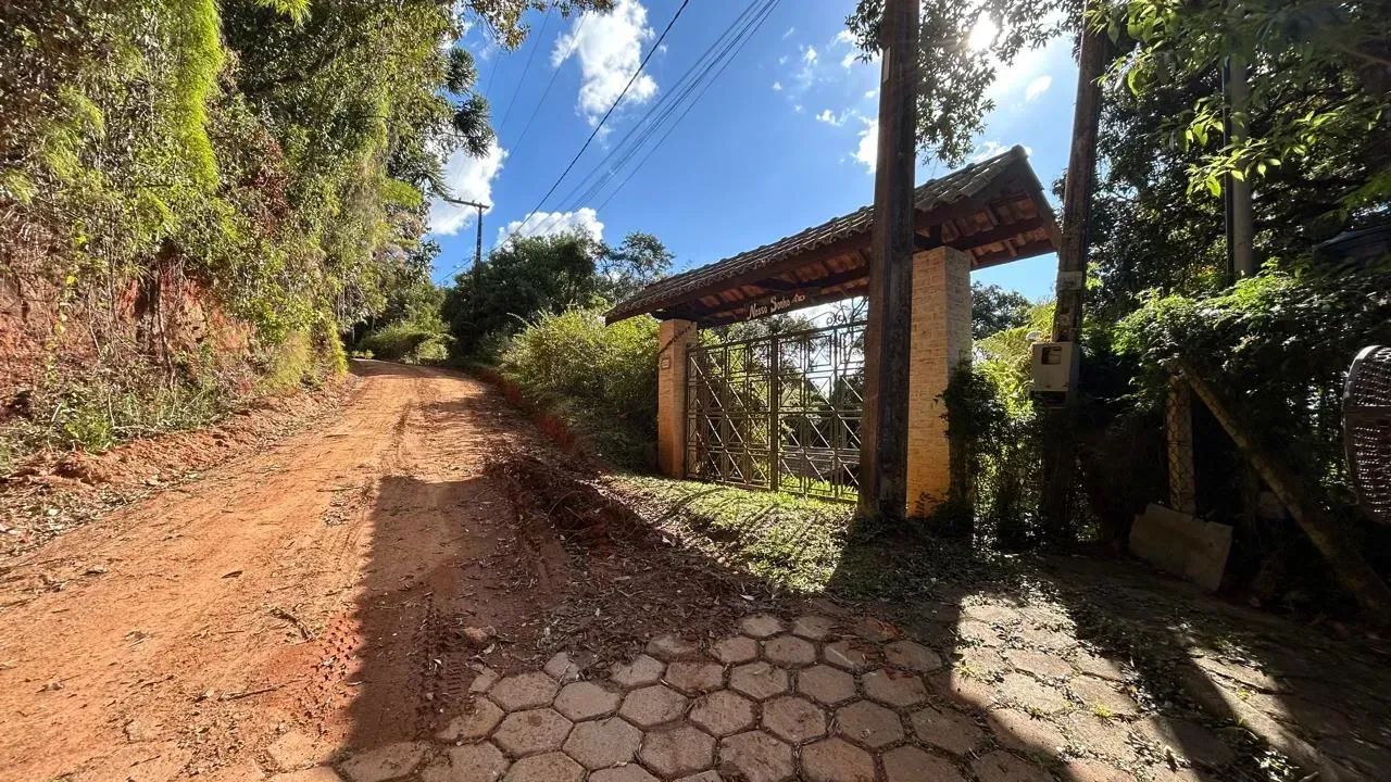 Casa de madeira em rua tranquila - Foto 2