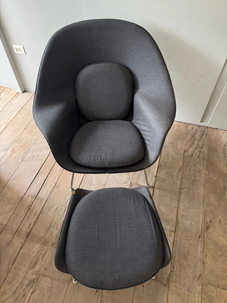 Poltrona Womb Chair Eero Saarinen Original Knoll Com Pufe - Foto 3