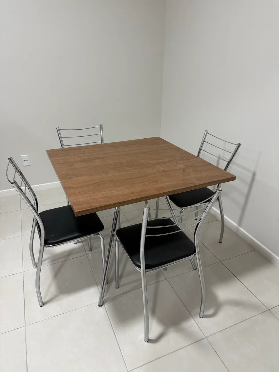 Mesa 4 cadeiras em aço inox Carraro - Foto 4
