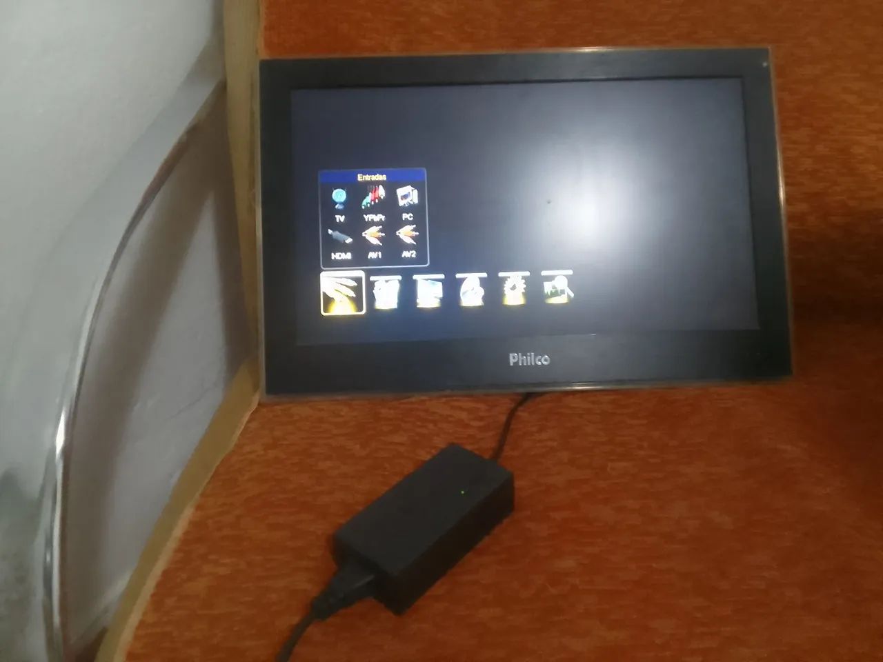 Monitor 19 polegadas ,vai com controle e fonte  