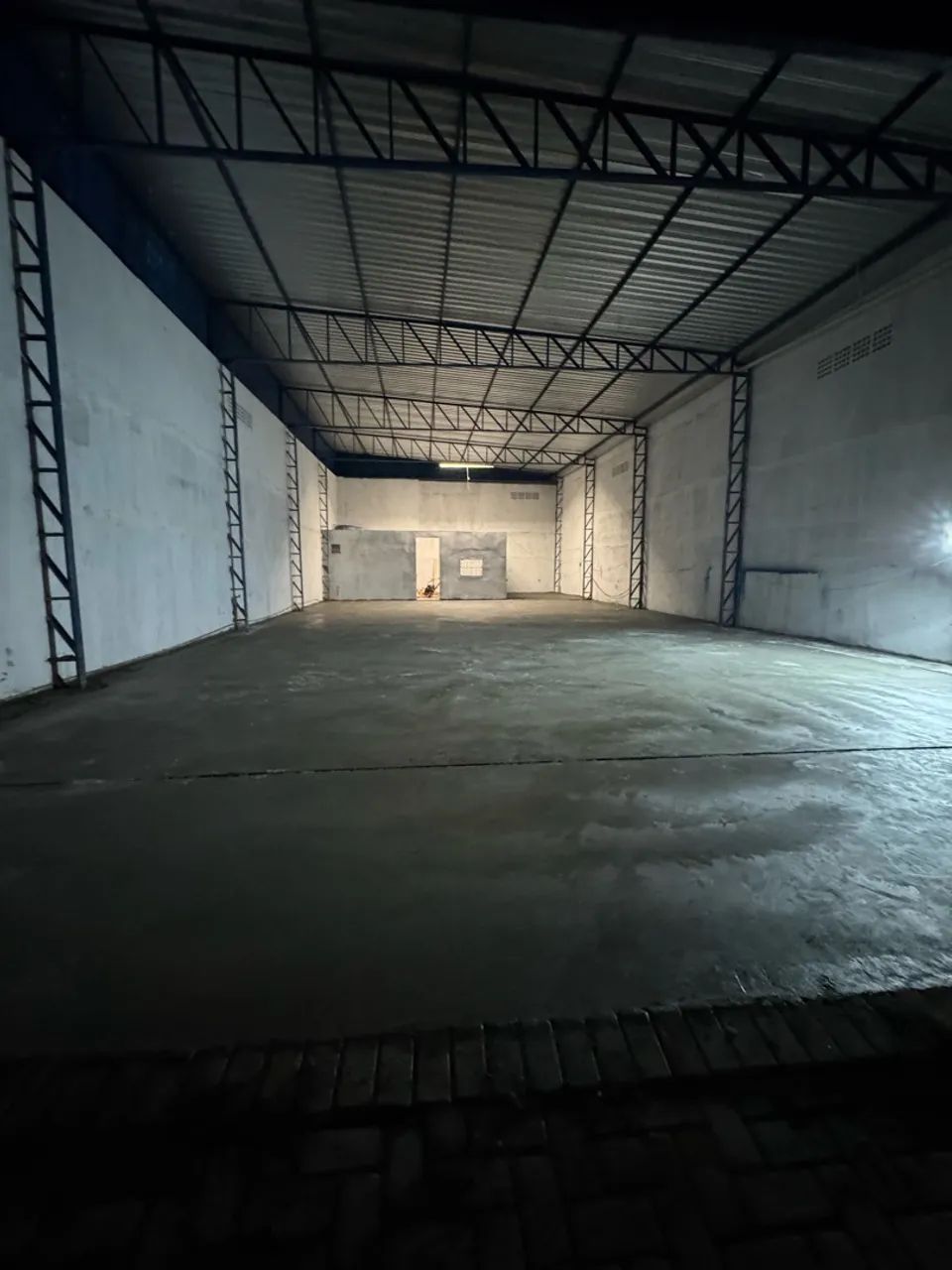 Alugo galpão amplo próximo à Avenida João Wallig - Foto 4