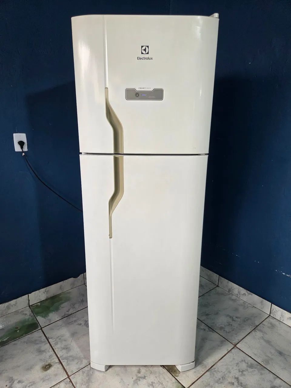 Vendo geladeira Electrolux 