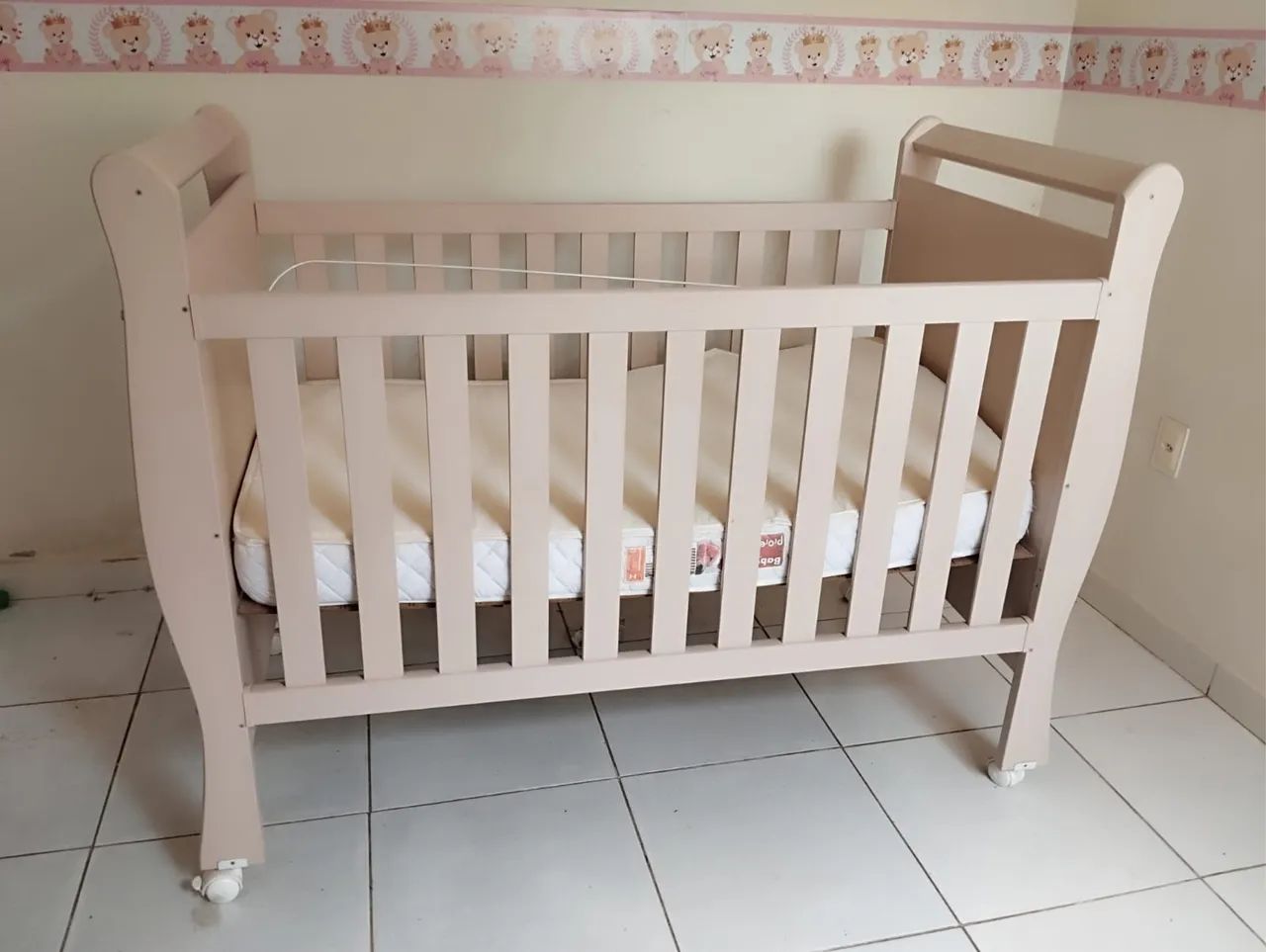 Berço/cama  Rose Lindo a venda.(com colchão)