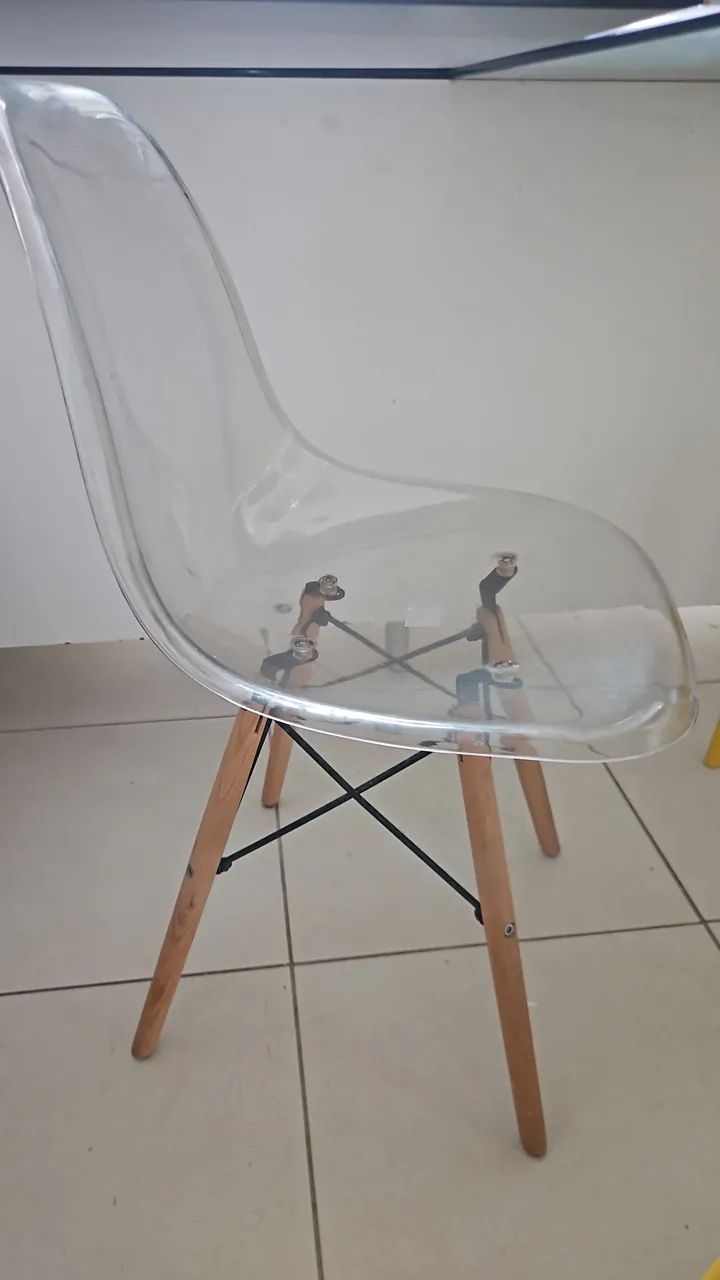 Cadeiras em Acrílico Eames
