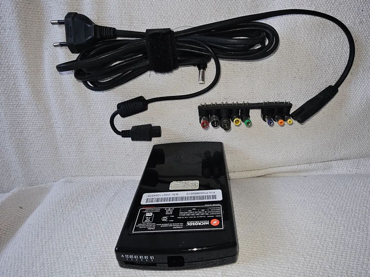 Fonte Universal para Notebook, Microsol, 110/220v. - 6 voltagens e 9 plugs. - Foto 2