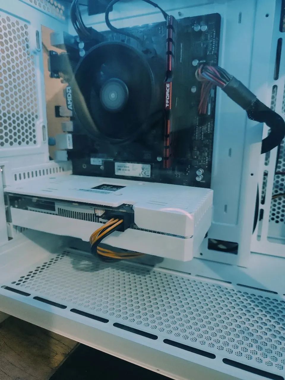 Placa de vídeo RX6500xt 4gb branca