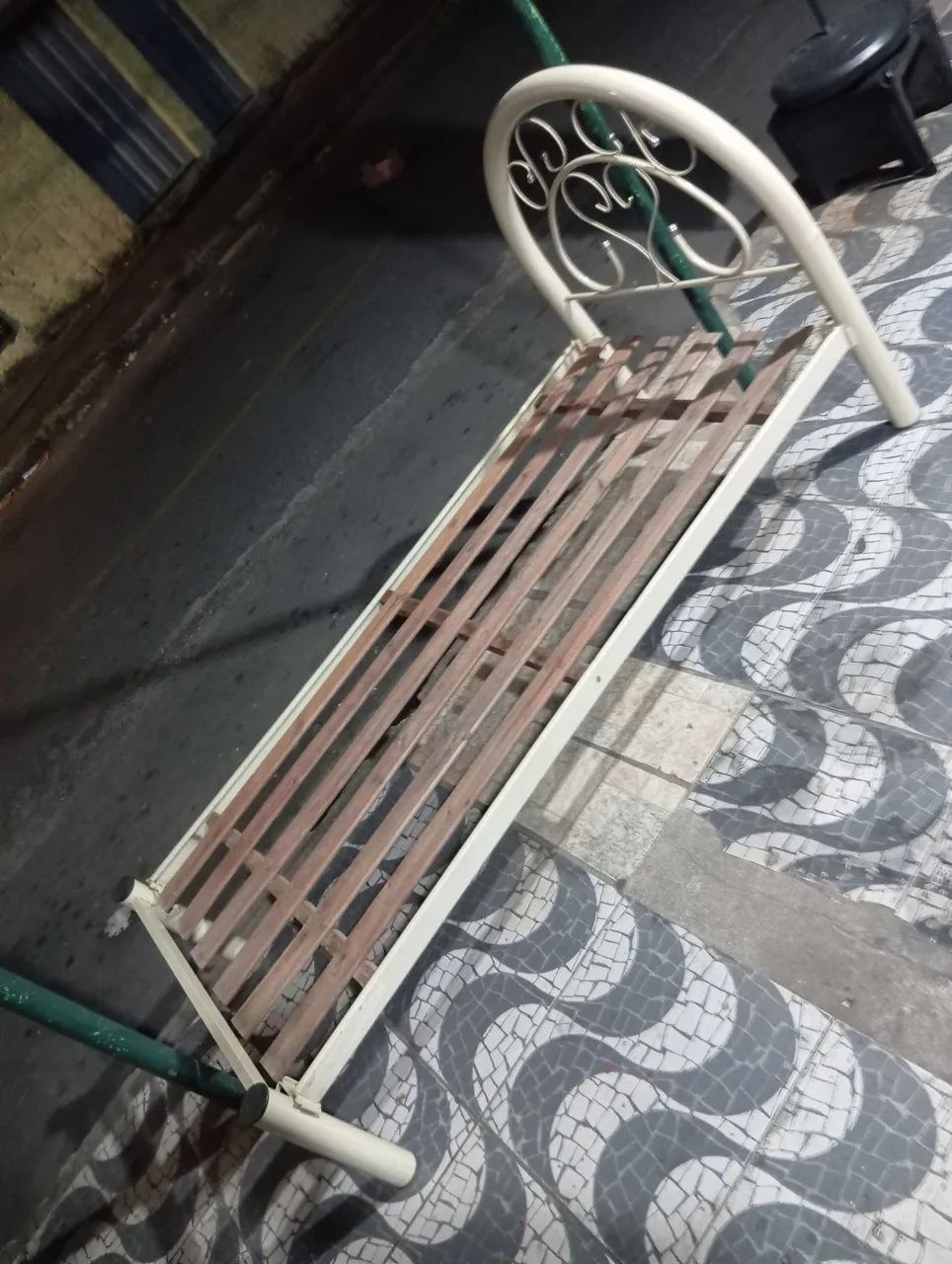 Vendo Cama de Ferro Completa Solteiro  - Foto 2