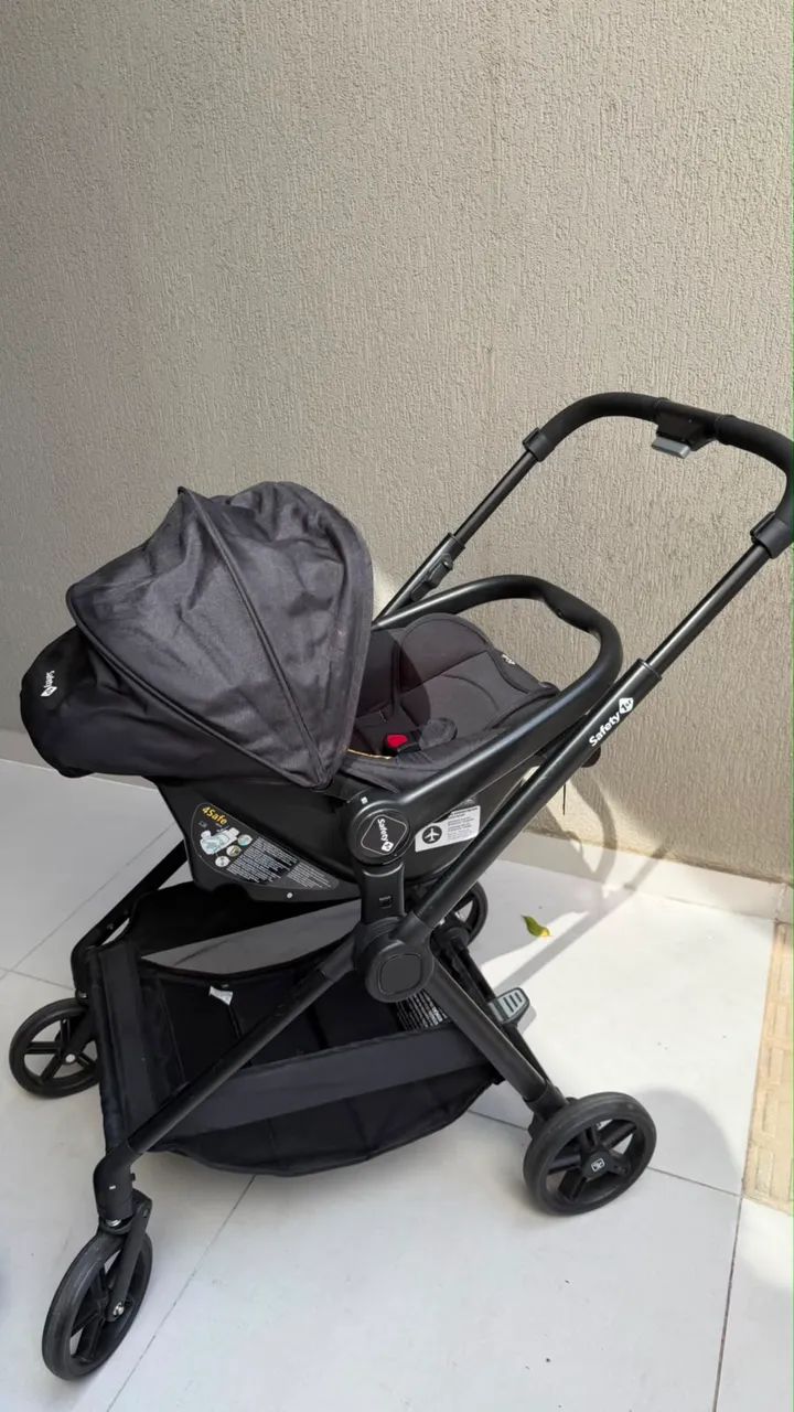 Carrinho Bebê Safety First com Bebê Conforto