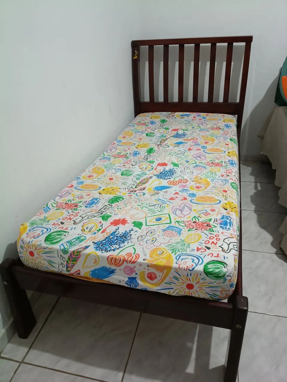 Cama de solteiro com colchão 