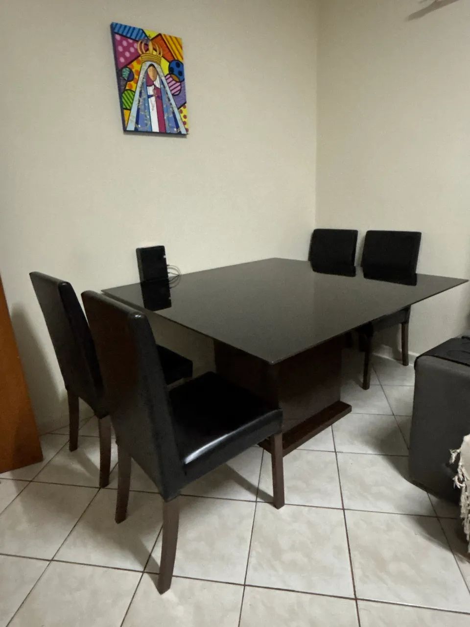 Mesa grande com 4 cadeiras - Foto 4