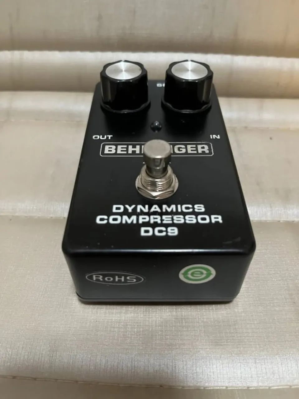 Pedal Behringer Dynamics Compressor DC9 - Conservadão!! - Foto 5