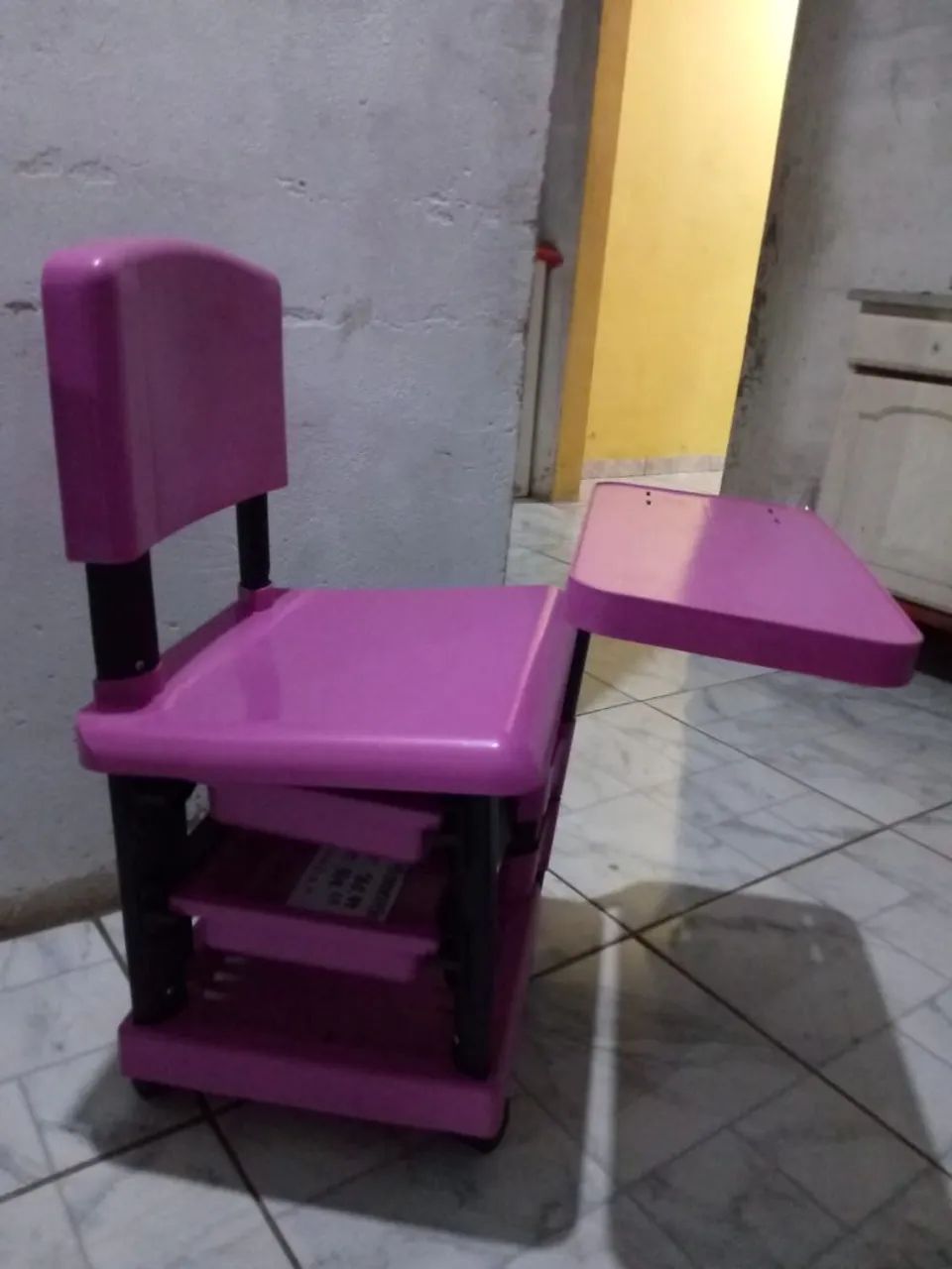 Vendo uma Cadeira de manicure nova
