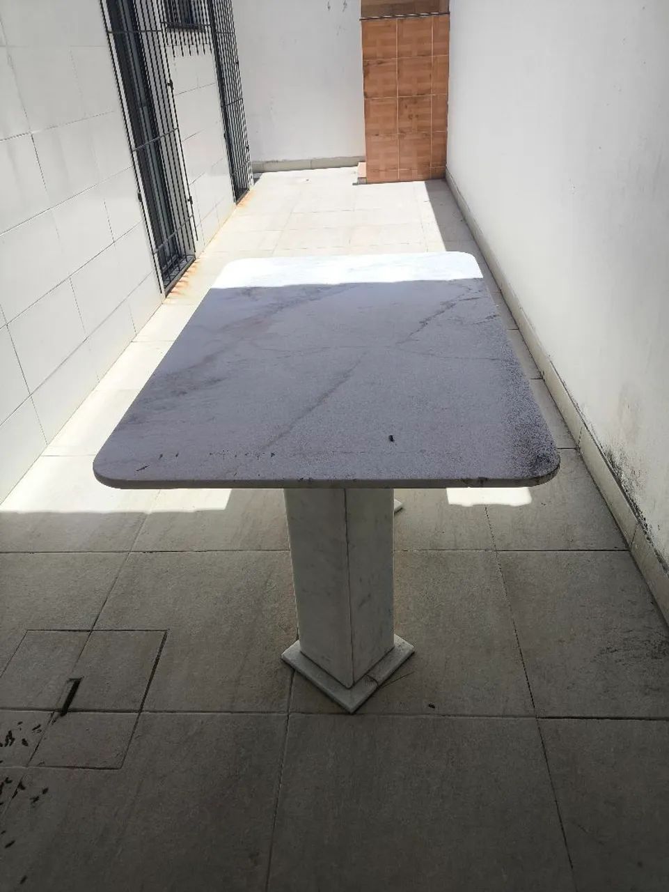 Mesa de mármore branca