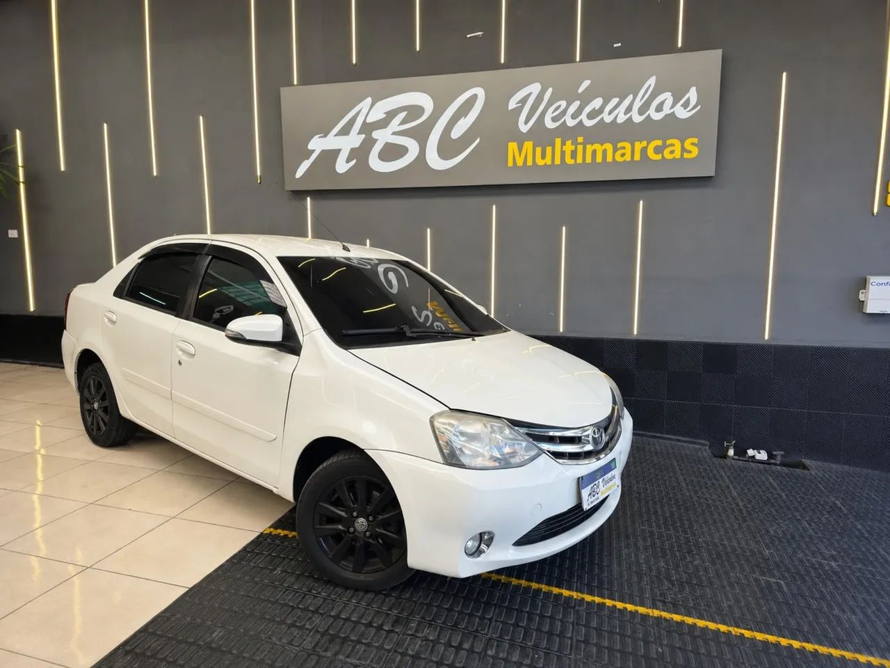 Toyota Etios Platinum Sed. 1.5 Flex 16V 4P Mec. 2016