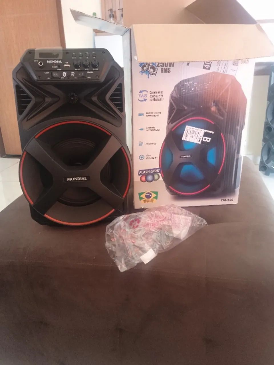 Caixa de som tamanho médio 