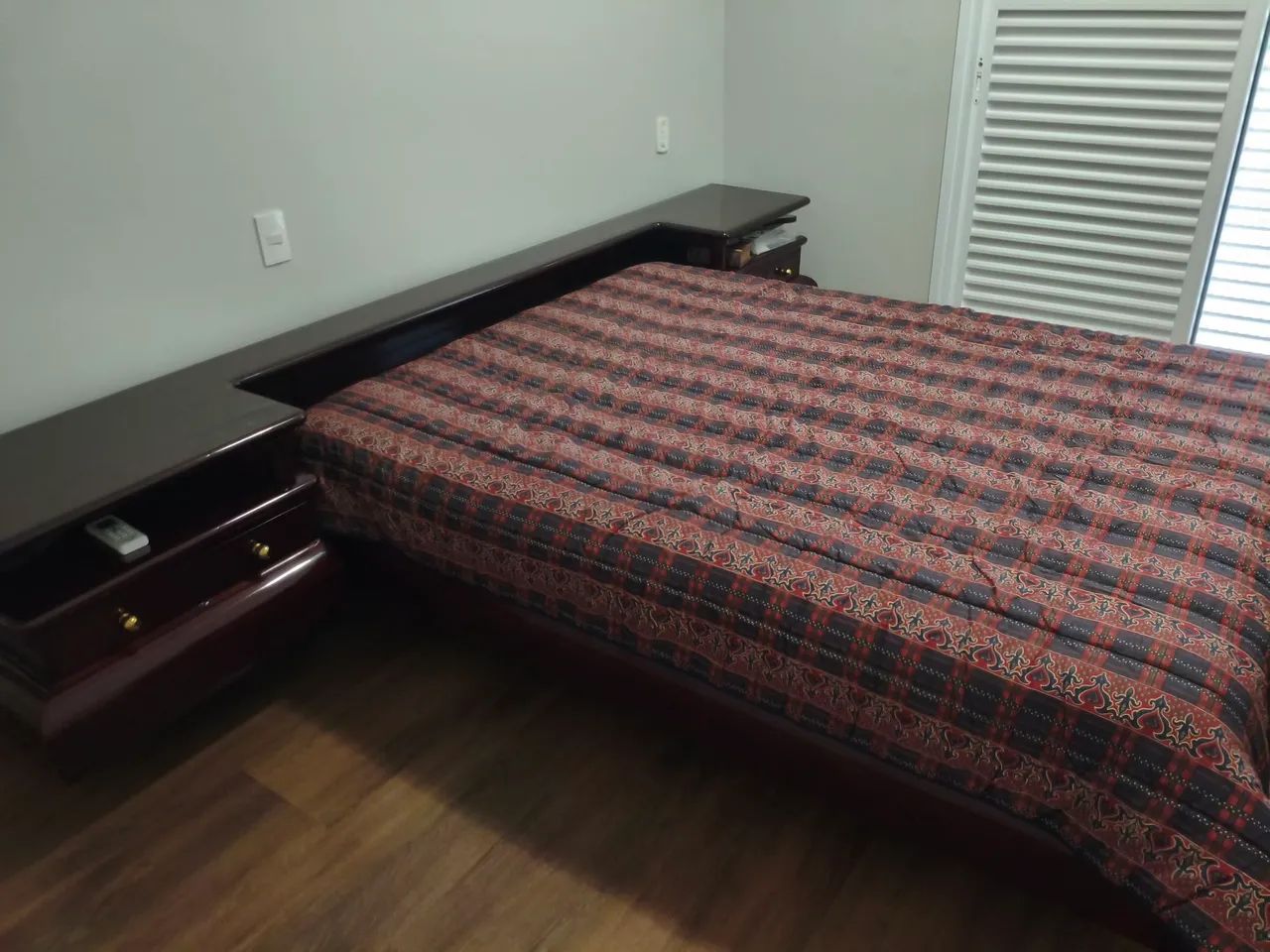 Cama em Laka cor vinho  - Foto 3