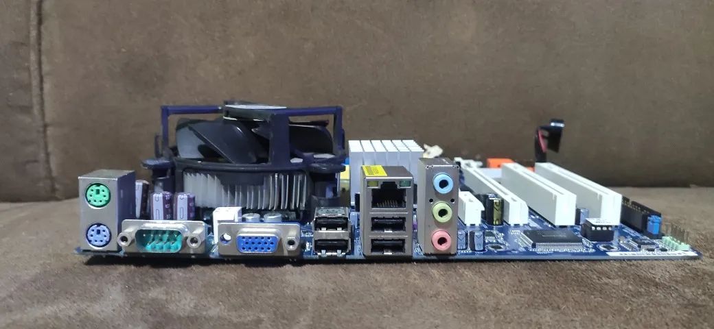 Kit Placa Mãe ASRock G31M-S + Processador Intel DualCore E5200 LGA775 DDR2 - Foto 2