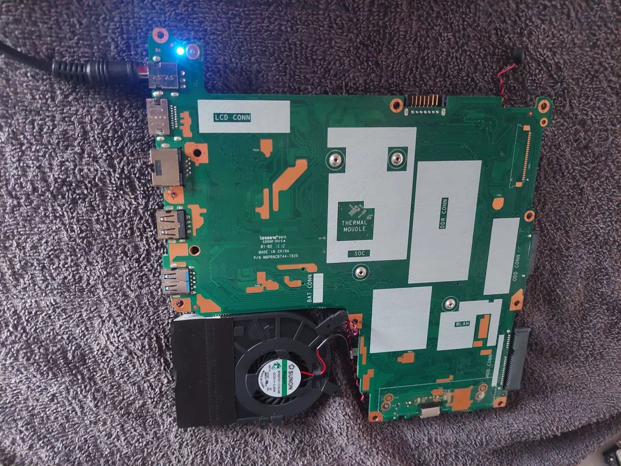 Placa mãe notebook cce f4030 com defeito 
