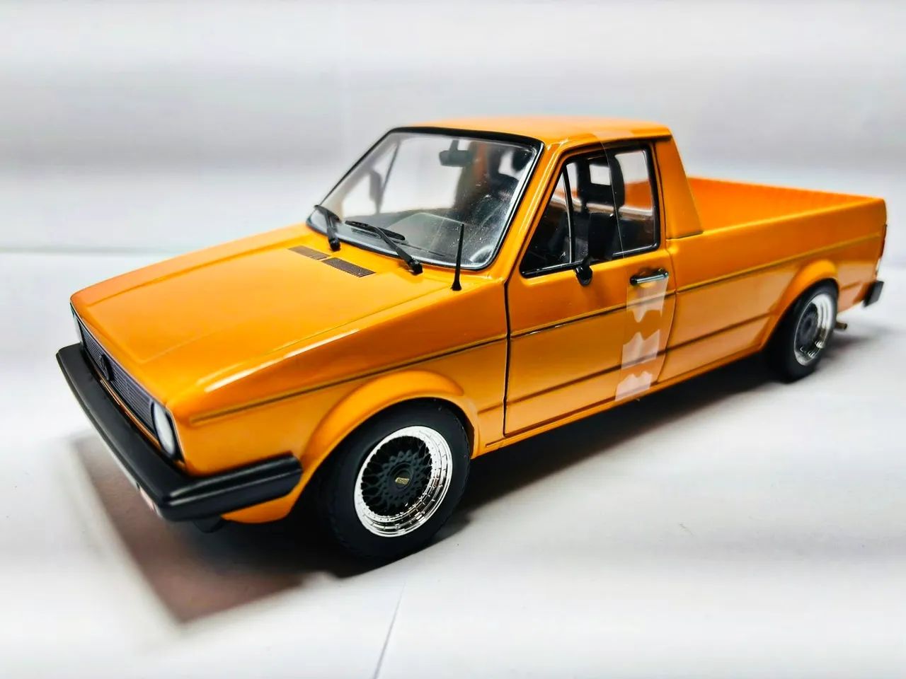 Miniatura Volkswagen Caddy 1982 1/18