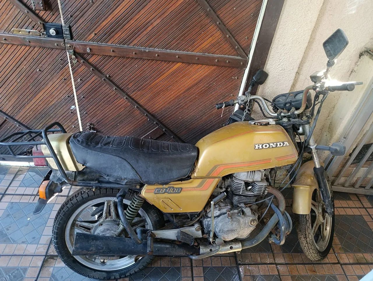 CB 400 82 Dourada 