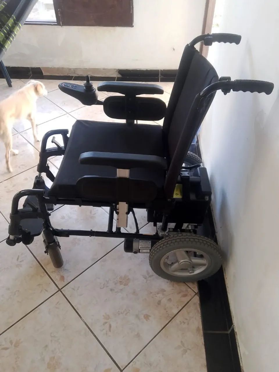 Vendo Cadeira de Rodas Motorizada - Foto 3