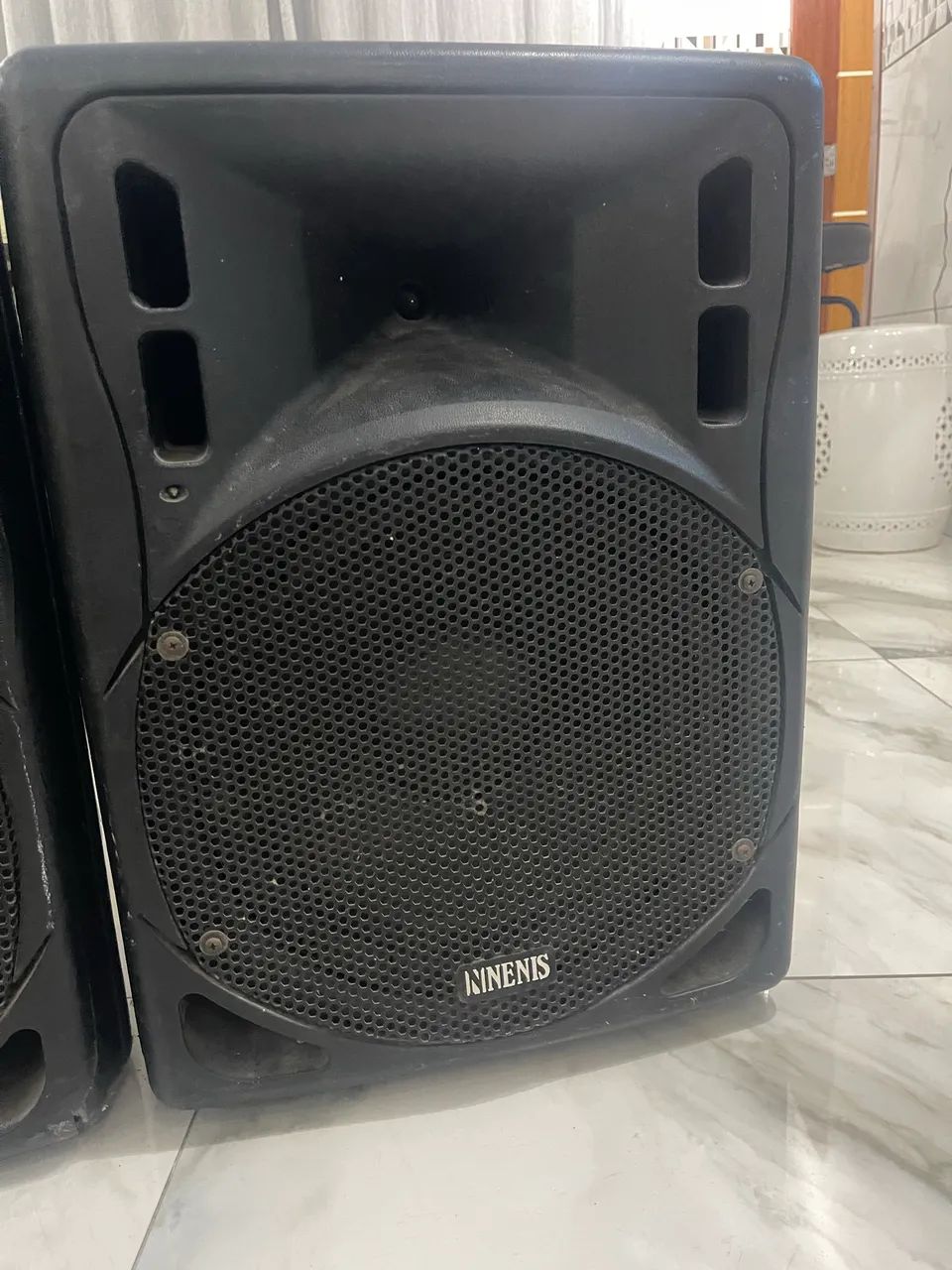 par de caixas de som ativas da marca Nenis, possivelmente com woofer de 12 polegadas,  - Foto 2