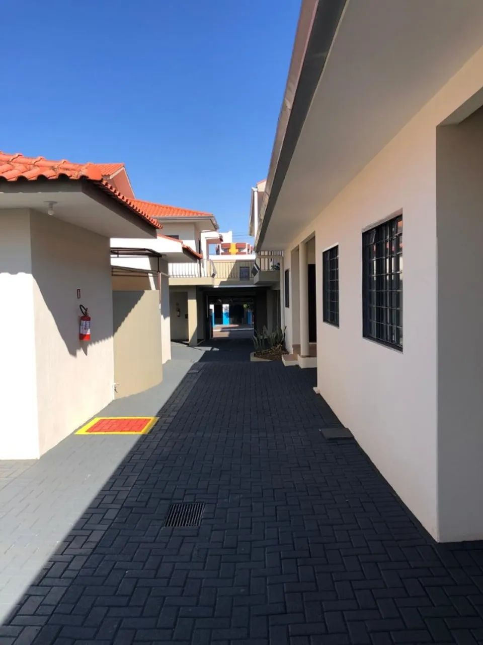 KIT NET COM DOIS QUARTOS 30 METROS COLEGIO INTEGRADO CENTRO CONDOMINIO FECHADO