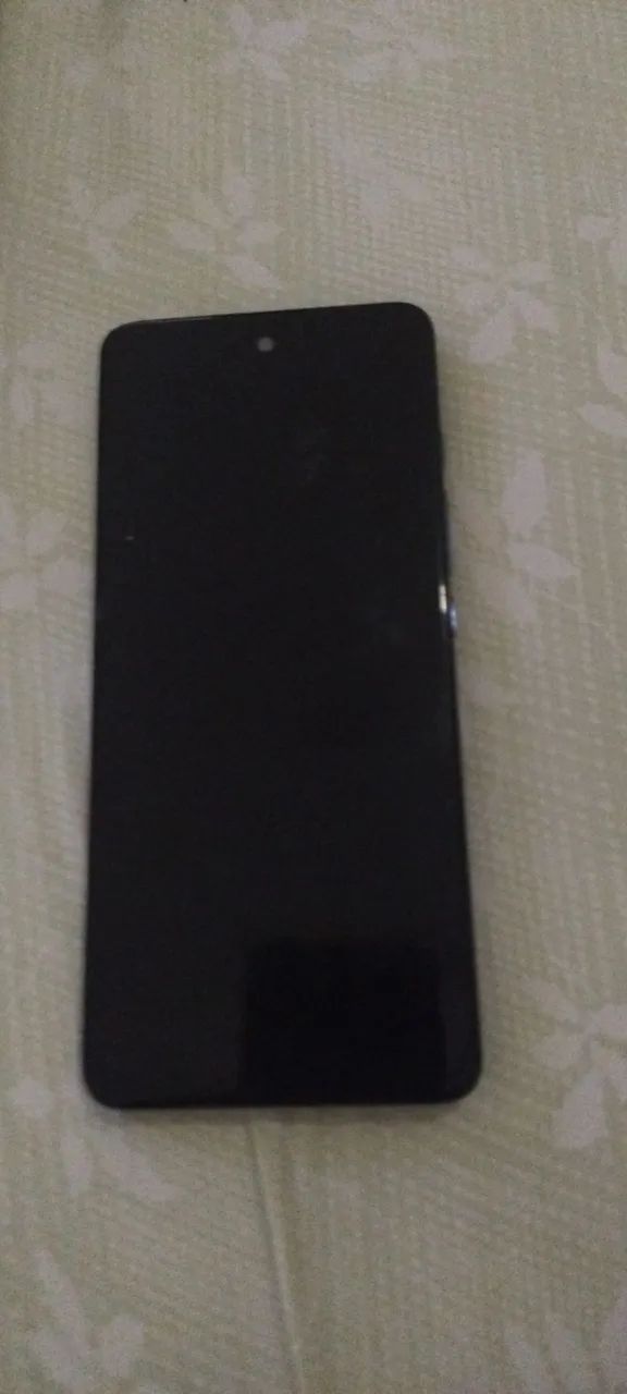 Vendo um celular pra retirar peça 
