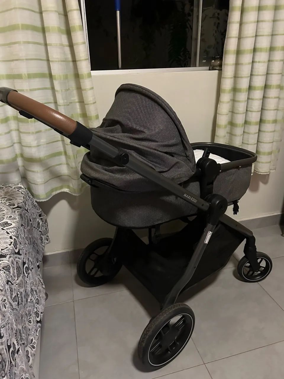 Carrinho Moisés + bebê conforto + base 
