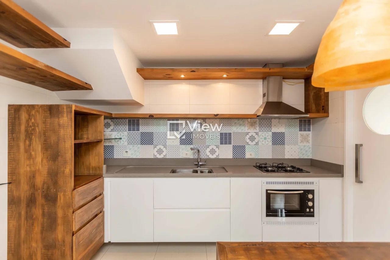 Apartamento Duplex com 2 dormitórios sendo 1 suíte. 2 vagas