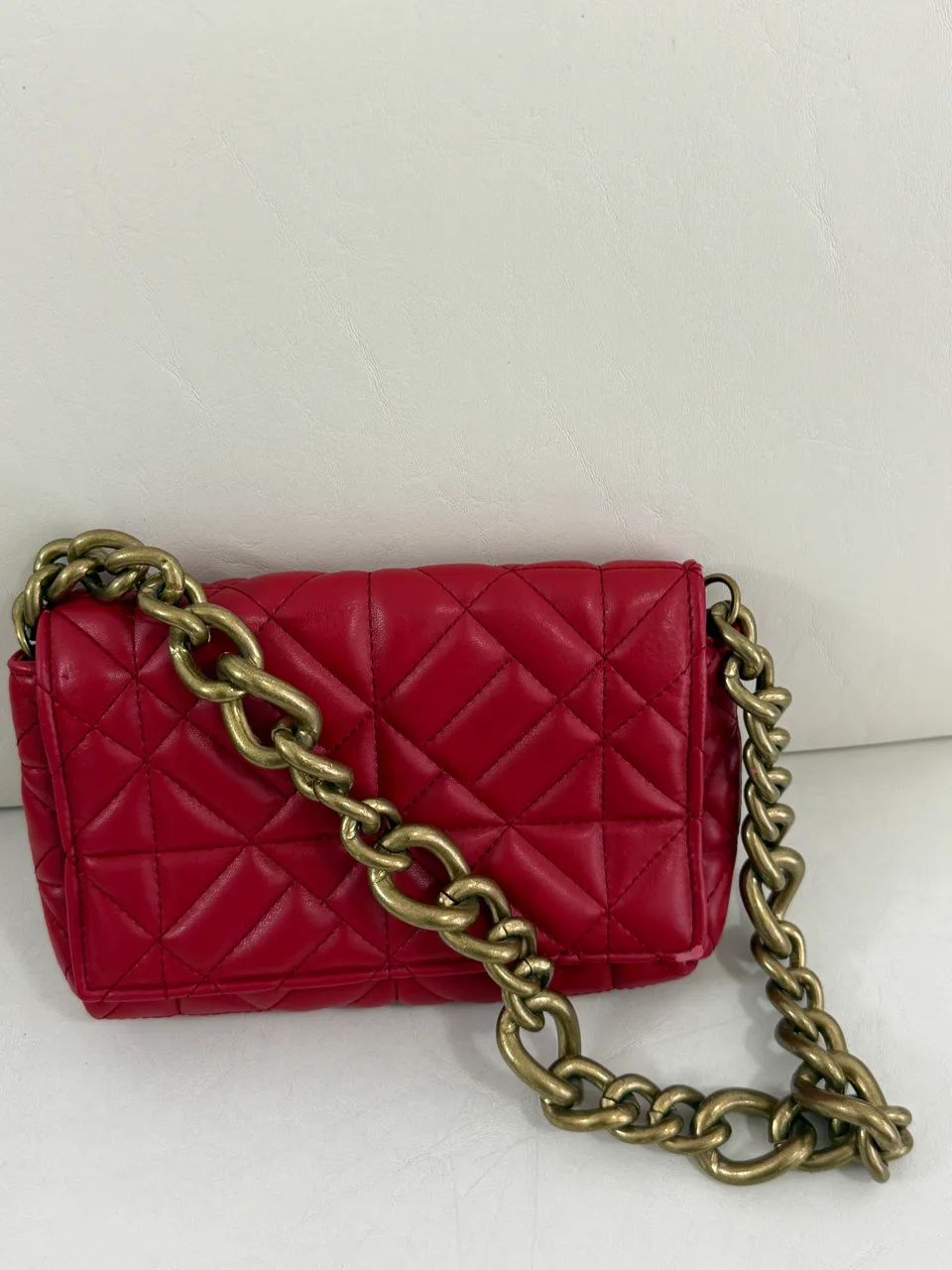 Bolsa Zara vermelha corrente dourada 