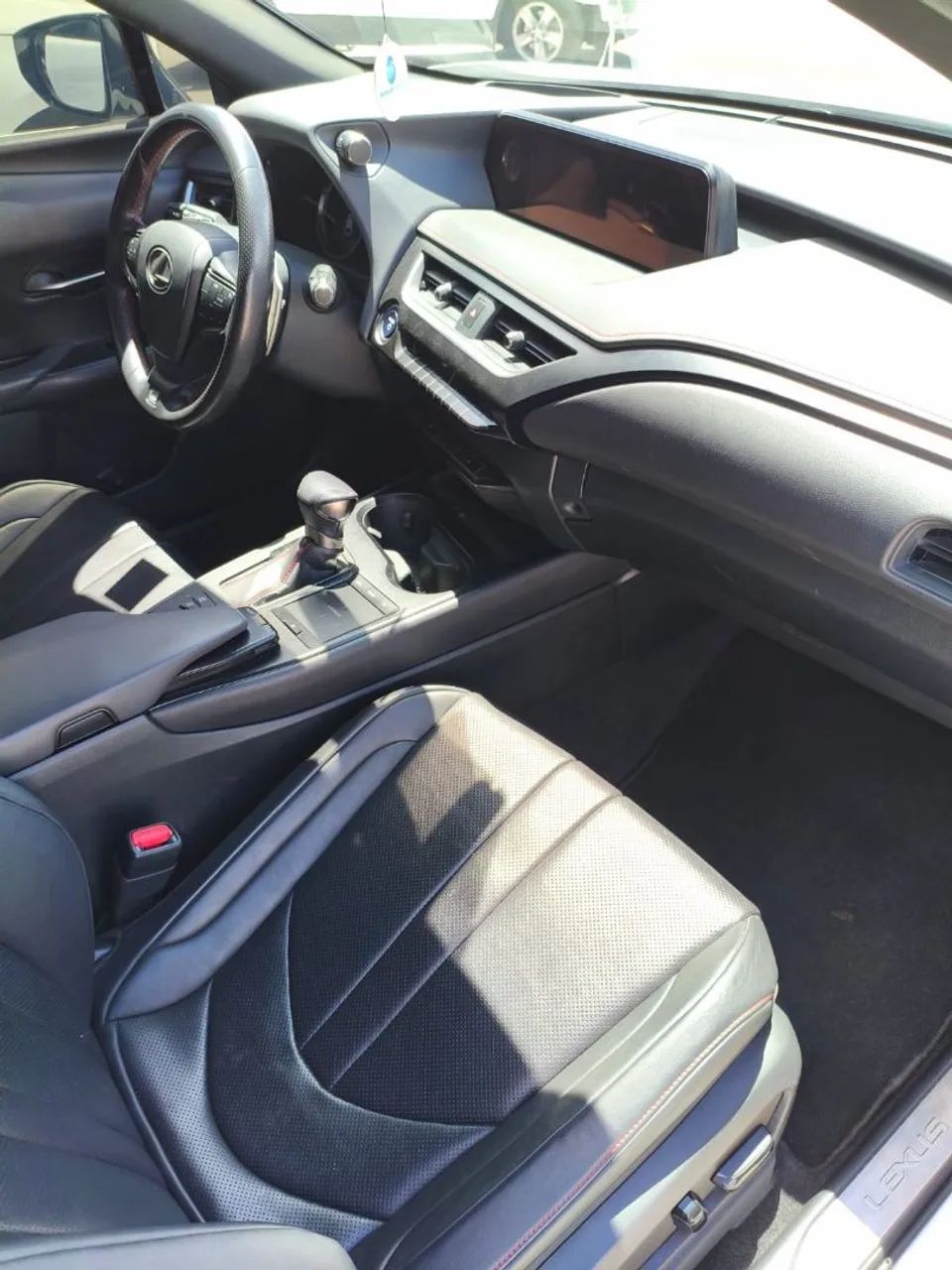 Lexus UX-250h F-sport 2.0 16V Aut.(hybrid), foto 8 de 12