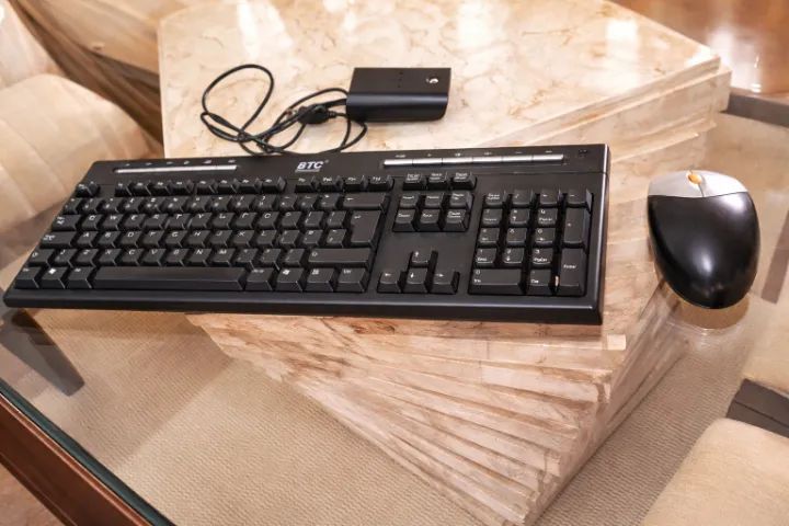 Teclado e Mouse robusto sem fio (Wireless) BTC 5309 URF excelente - Foto 2