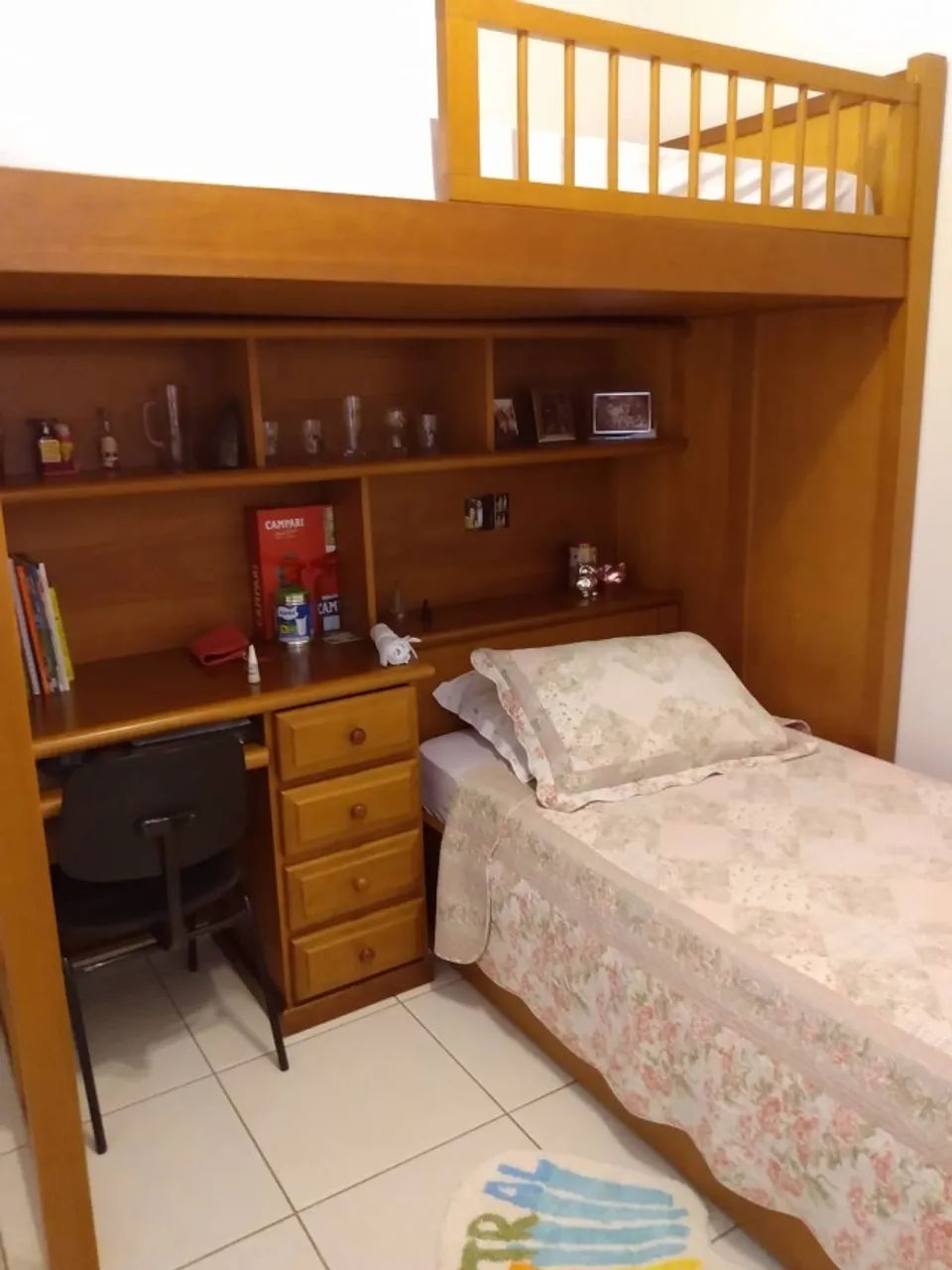 BELICHE DE MADEIRA MACIÇA COM ESCRIVANINHA E CAMA AUXILIAR
