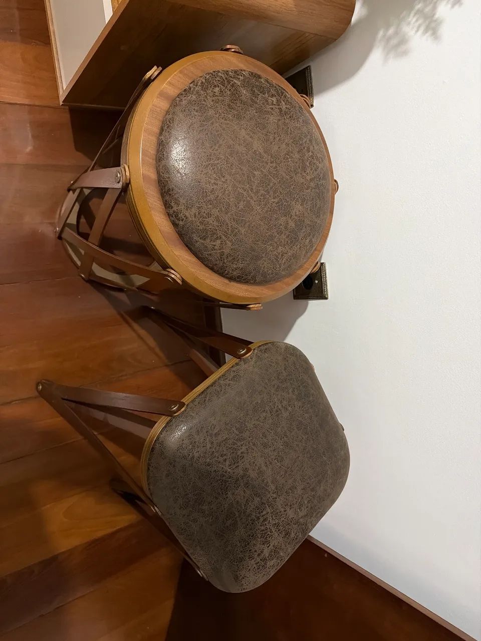 Banquetas de madeira maciça  - Foto 2