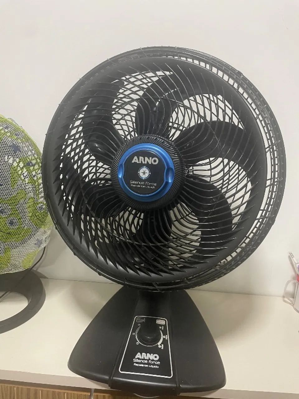 Ventilador arno com espaço para repelente