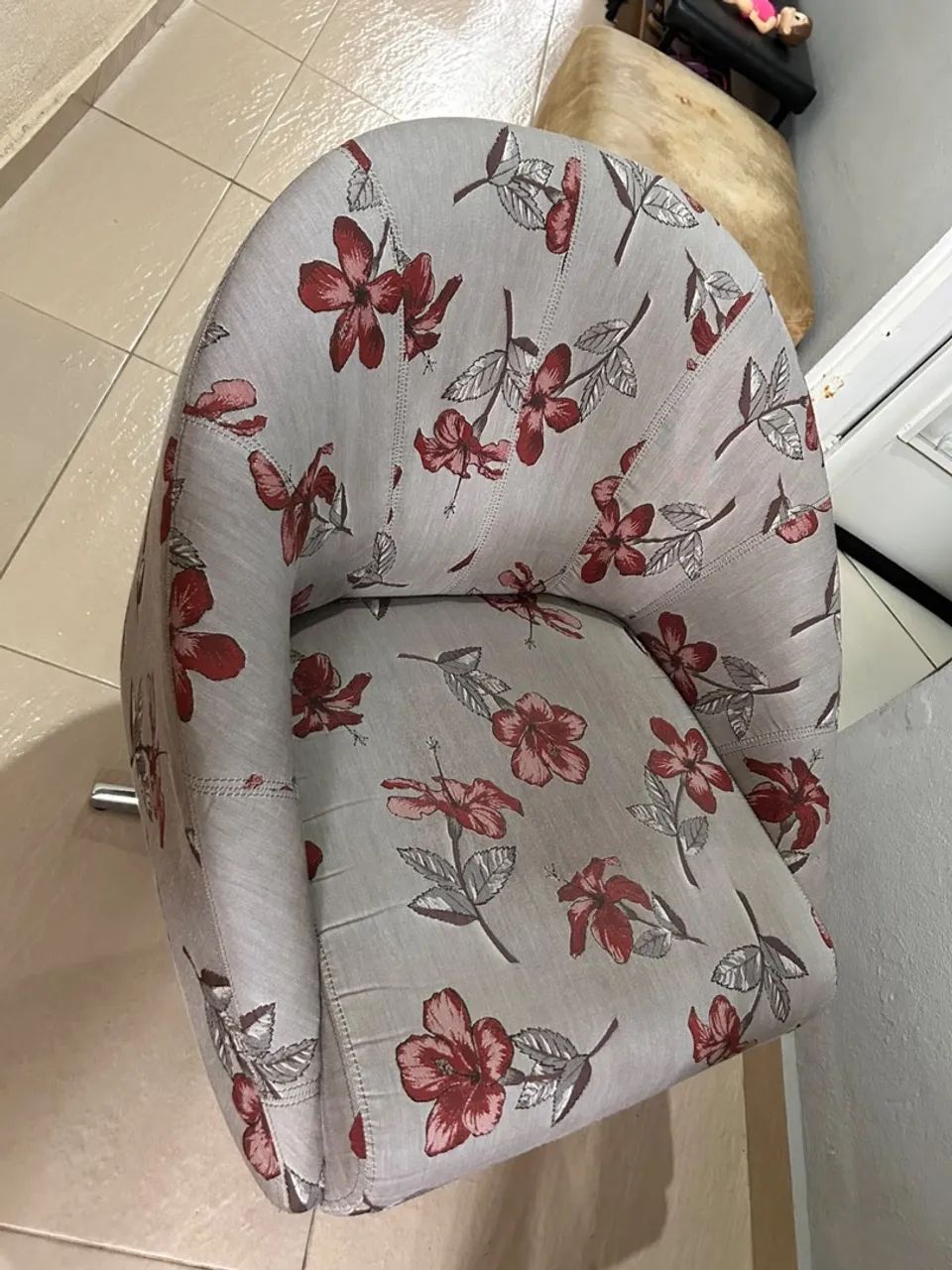 POLTRONA GIRATÓRIA À VENDA