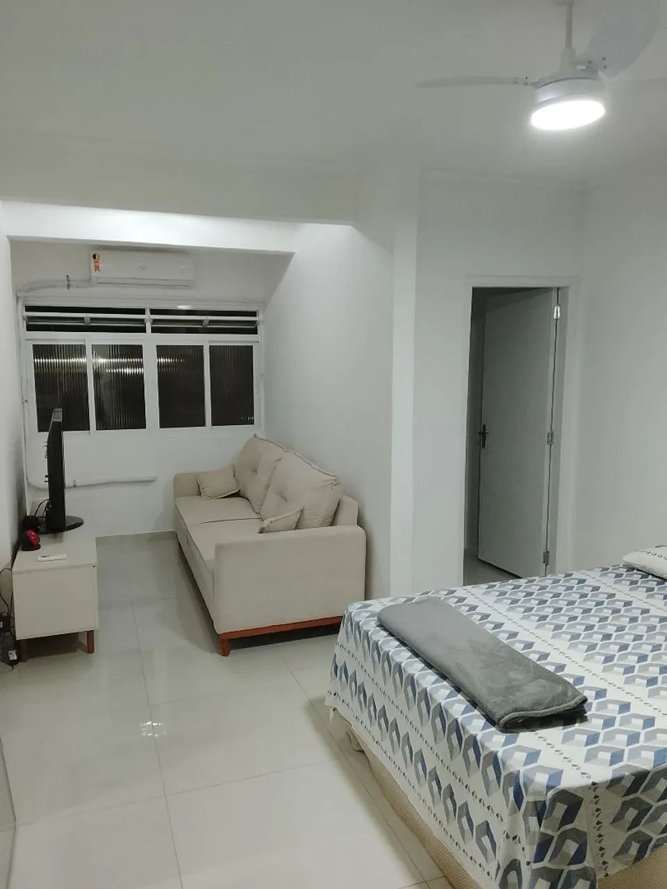 Sala living mobiliada com garagem. - Foto 5