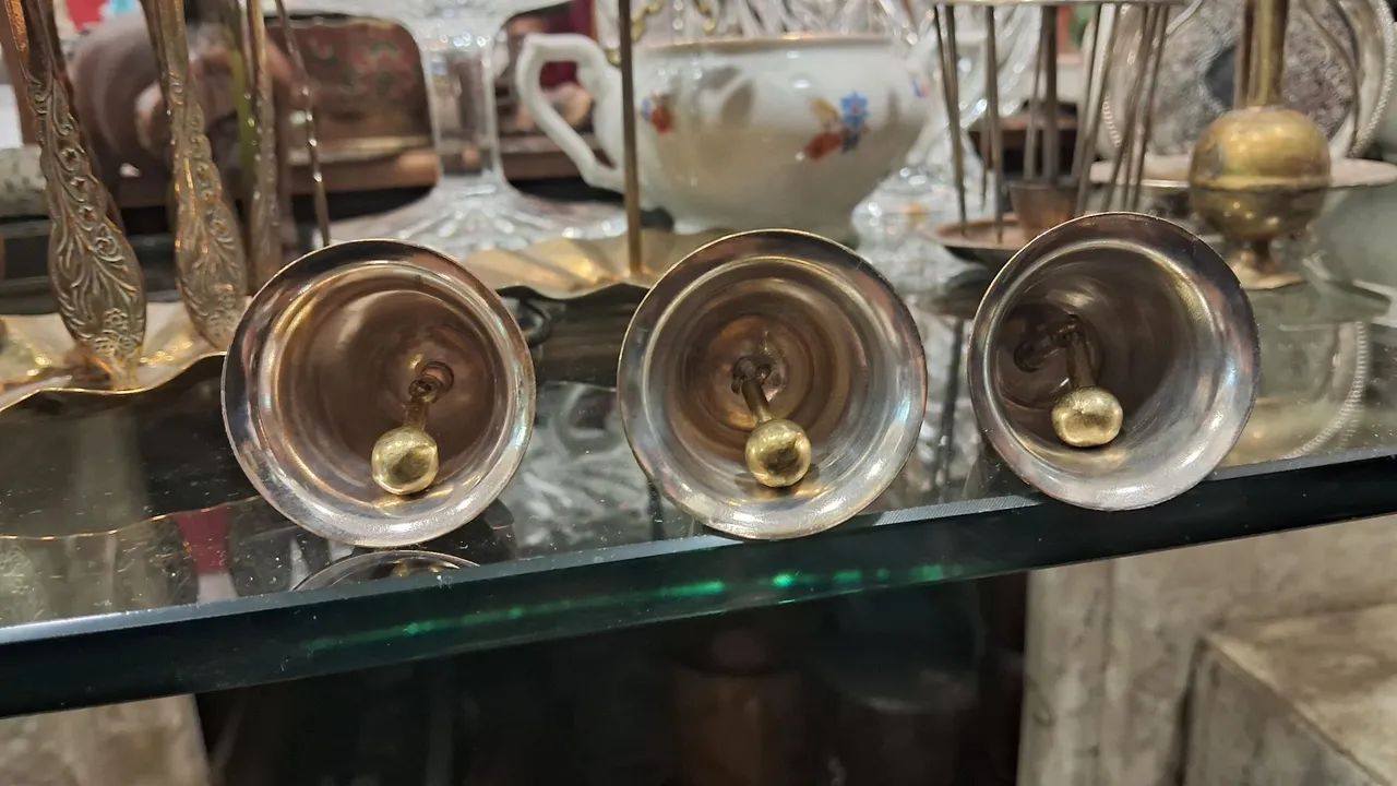 sinetas de mesa antigas, banhadas a prata e detalhes dourados em formato de tulipas  - Foto 2
