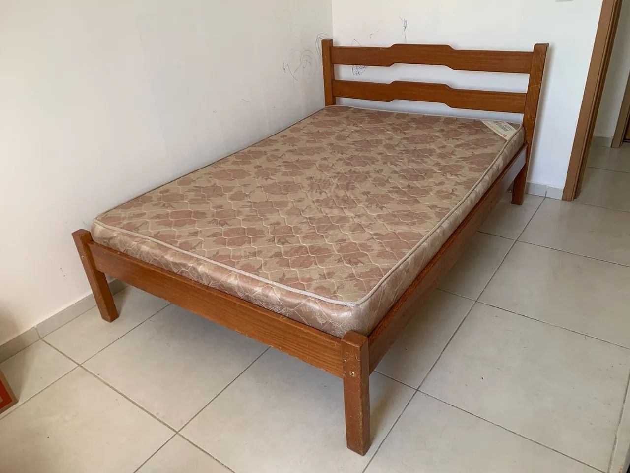 Cama Casal de Madeira - Foto 2